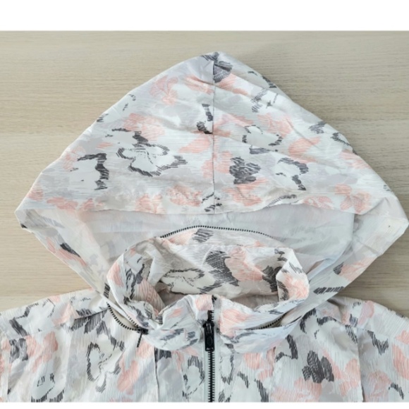 Free People Off The Grid Vest in Ivory Cream Floral sz small NWT bust 21” - Picture 4 of 6